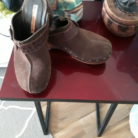 Clogs - Picture 1 of 3